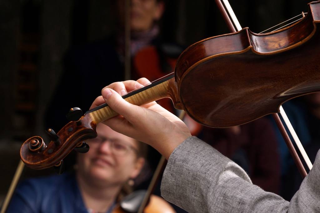 violin, to play, instrument, musician, geiger, entertainment, players, meet, outdoors, free to air program, pleasure, together, encounter, fun, make music, musically, group, interaction, violin, violin, violin, violin, violin