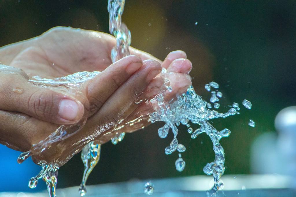 hands, wallpaper 4k, full hd wallpaper, laptop wallpaper, windows wallpaper, mac wallpaper, desktop backgrounds, 4k wallpaper 1920x1080, water, wash, color, cool backgrounds, free background, source, nature, hand, 4k wallpaper, wallpaper hd, free wallpaper, beautiful wallpaper, background, wet, hd wallpaper, drink