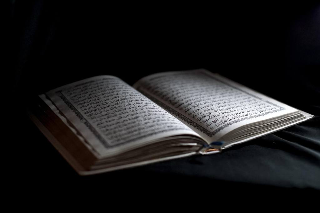 qur'an, arabic, mosleem, holy book, book, symbol, islamic, pray, qur'an reading, qur'an, qur'an, qur'an, qur'an, qur'an, islamic, islamic, islamic