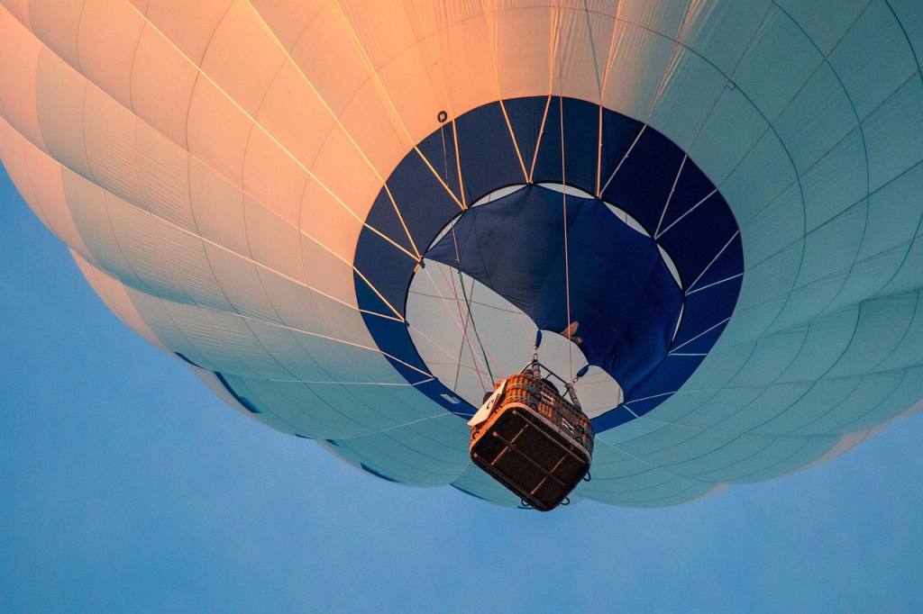 hot air balloon, ballooning, air sports, balloon, sky, ride, nature, flight