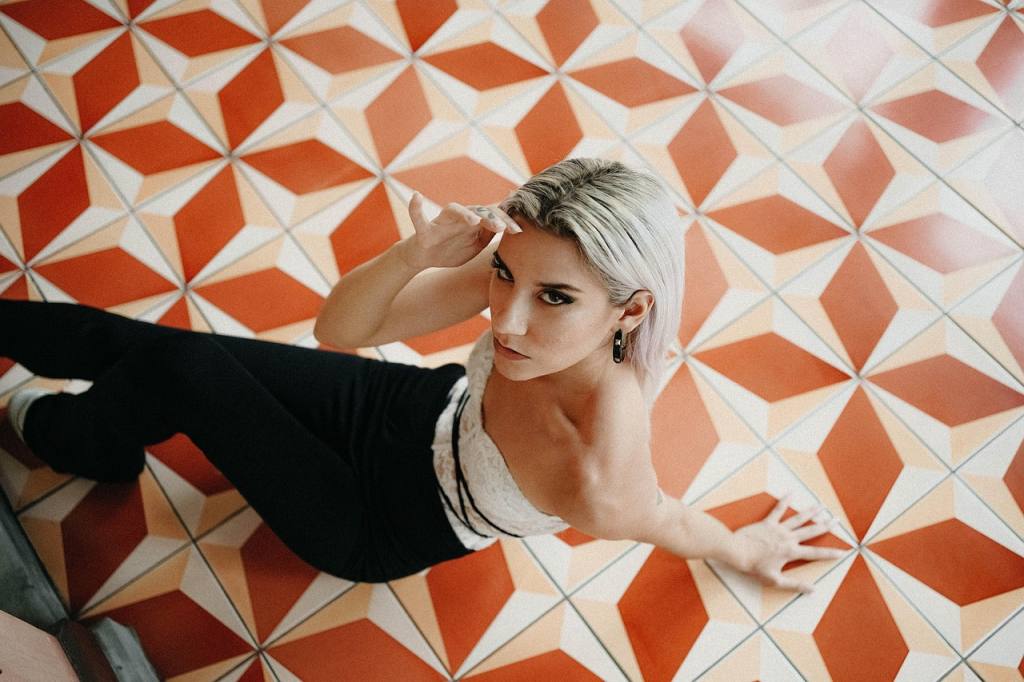lifestyle, chica, model, portrait, pose, posing, sitting, photography, pic, blonde, cara