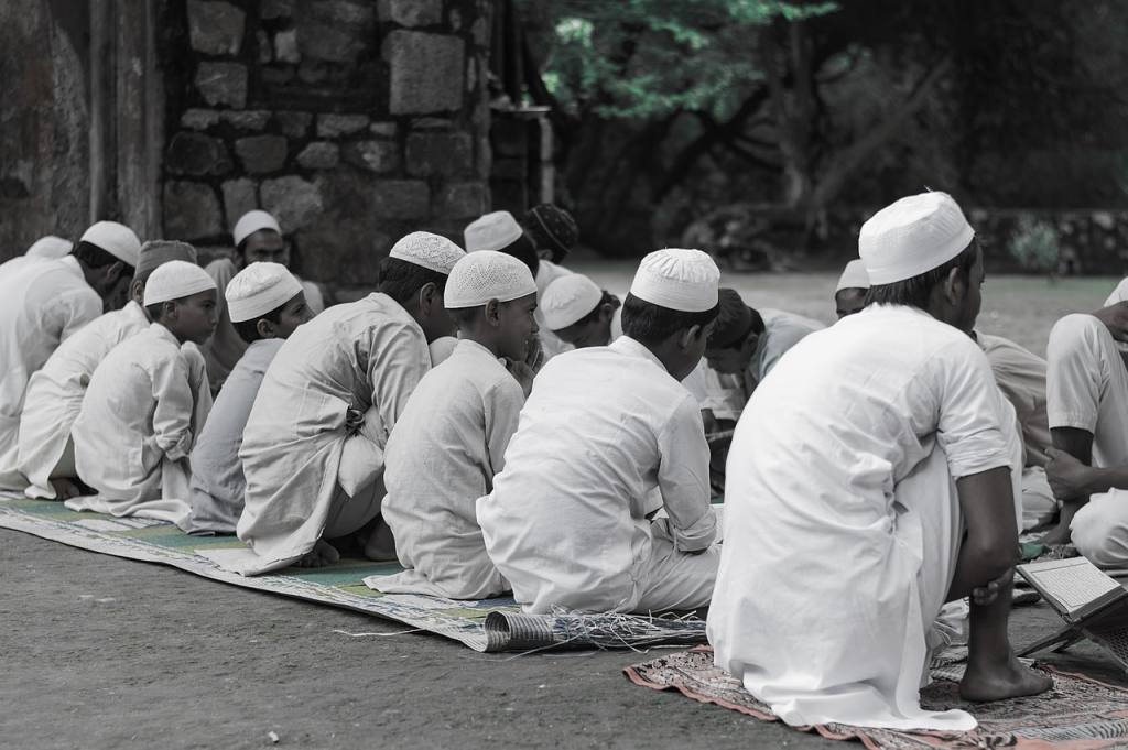 muslims, group study, india, reading quran, gray reading, gray study, gray group, gray studying, reading quran, reading quran, reading quran, reading quran, reading quran