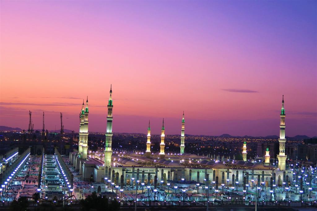 mosque, masjid al nabawi, sunrise, medina, minarets, city, religion, islam, architecture, building, historic, sky, beautiful, nature, saudi arabia, ravza, masjid